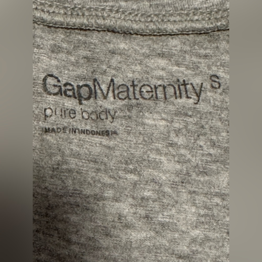 GAP PureBody V-Neck Maternity Top - Picture 6 of 6